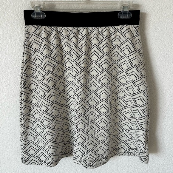 Gilli Black and Cream Chevron Y2K Pencil Mini, Midi Skirt - Picture 1 of 7